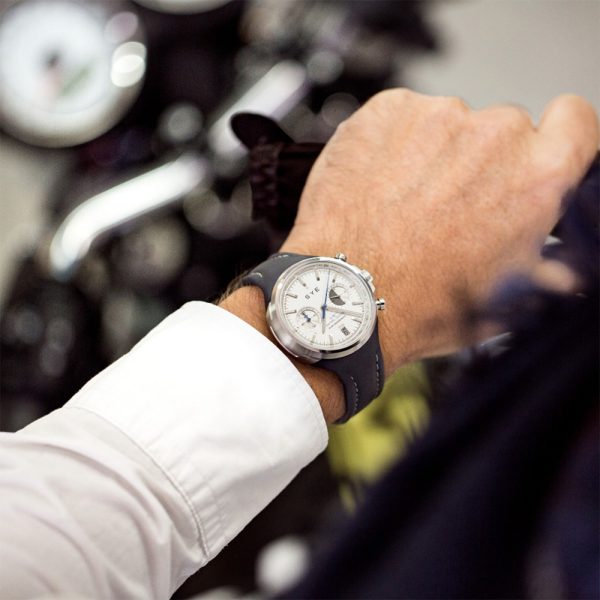 MOT1ON Chronograph [Silver edition] – Image 2